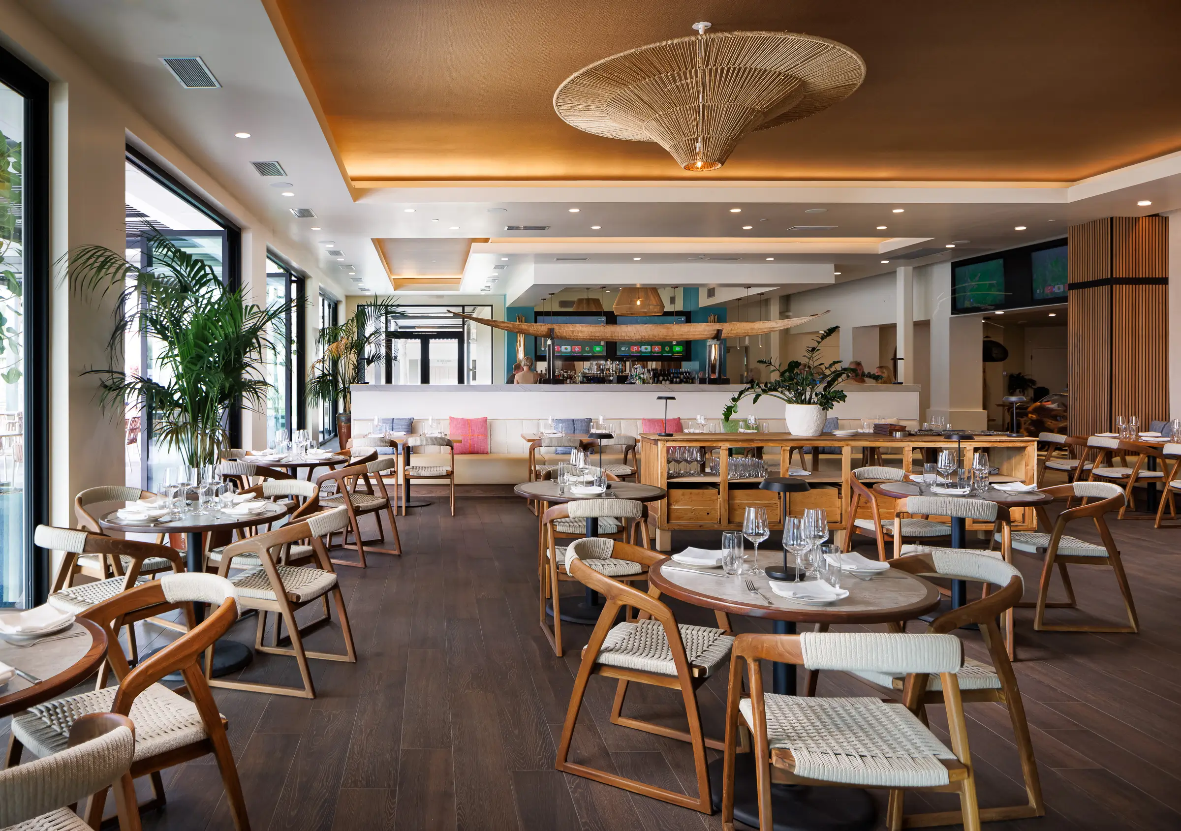 Food and Drink in Palm Springs | Artificial Wave Pool Waterpark